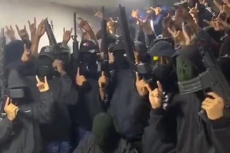 103916313-grupo-20de-20pessoas-20armadas-20e-20encapuzadas-20reivindica-20assassinato-20de-20candidato-20no-20equador-20-20fo